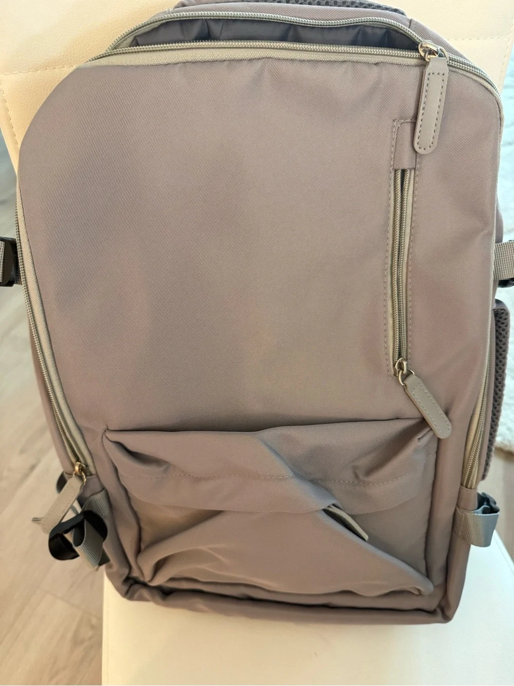 Men's multi compartment Everyday Backpack in Gray